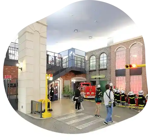 ショッピングモールに併設し、どんな天候でも快適な屋内施設！