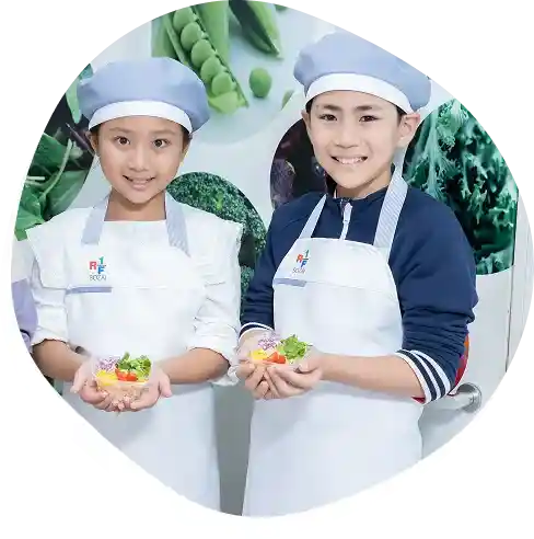 本物そっくりの道具やユニフォームでリアルに体験！