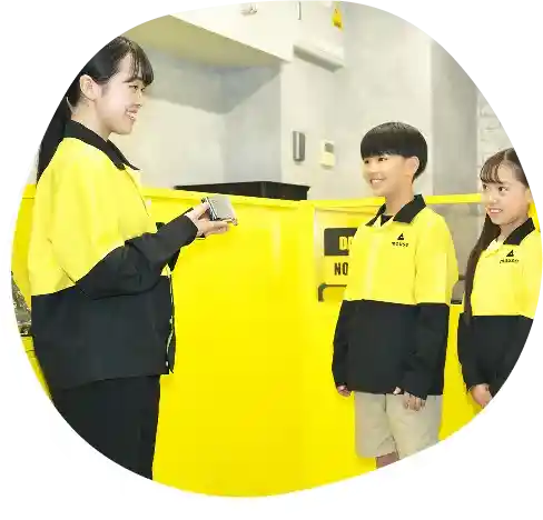 体験は少人数制。様々な年齢のこどもに合わせてしっかりサポート！