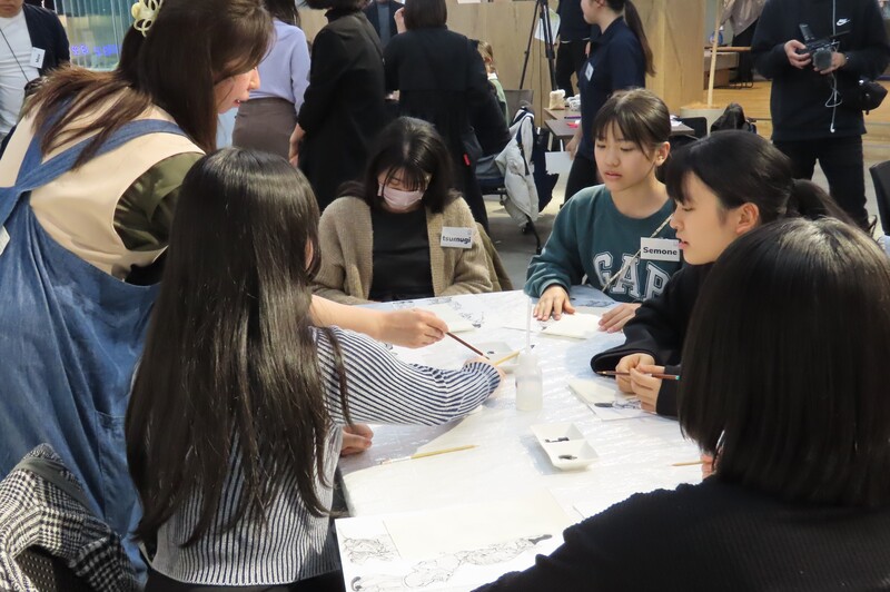 【アイデアを創造（そうぞう）】こまりごとの解決策を見つけよう！【ミライを表現①】「ミライ絵まき」の制作にちょう戦！
