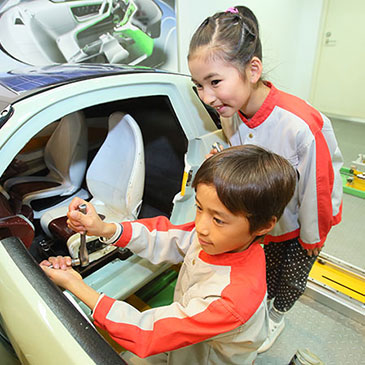 自動車工場スタッフ