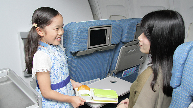 飛行機（キャビンアテンダント）