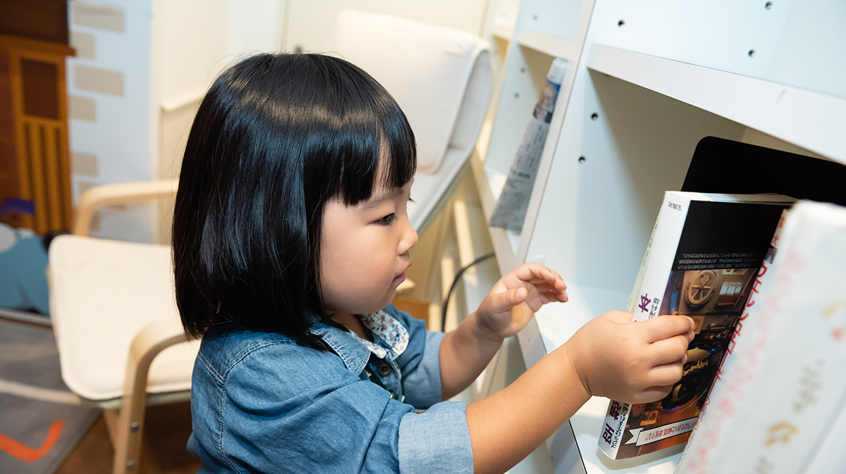 雨の日のこどもとの過ごし方｜遊びのアイデアと年齢別のポイント・屋内の遊び場もご紹介